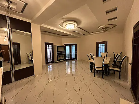 Kirayə verilir 4 otaqlı mənzil 200 m² — Bakı 4 otaq 200.00 m²