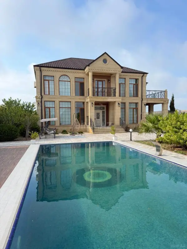 Satılır 7 otaqlı həyət evi 350 m²