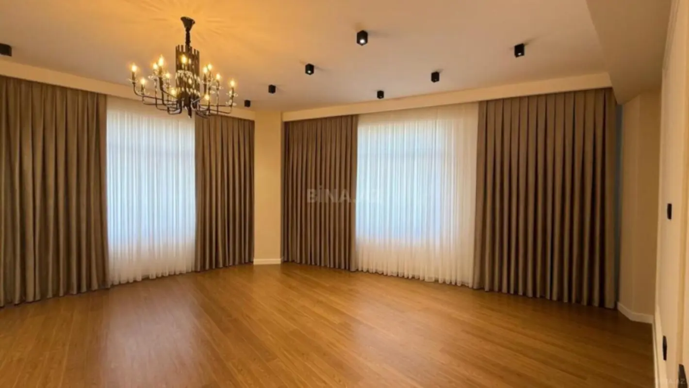 Satılır 4 otaqlı mənzil 153 m²