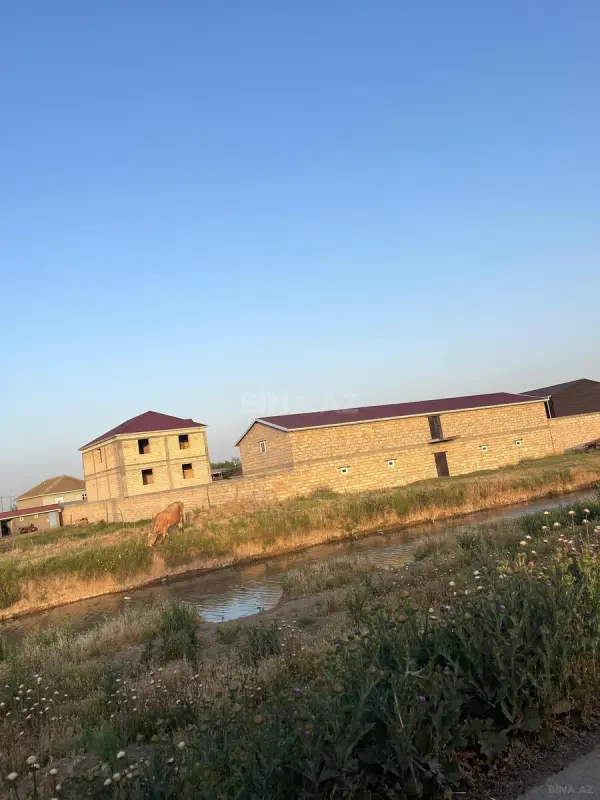 Satılır 10 otaqlı həyət evi 1500 m²