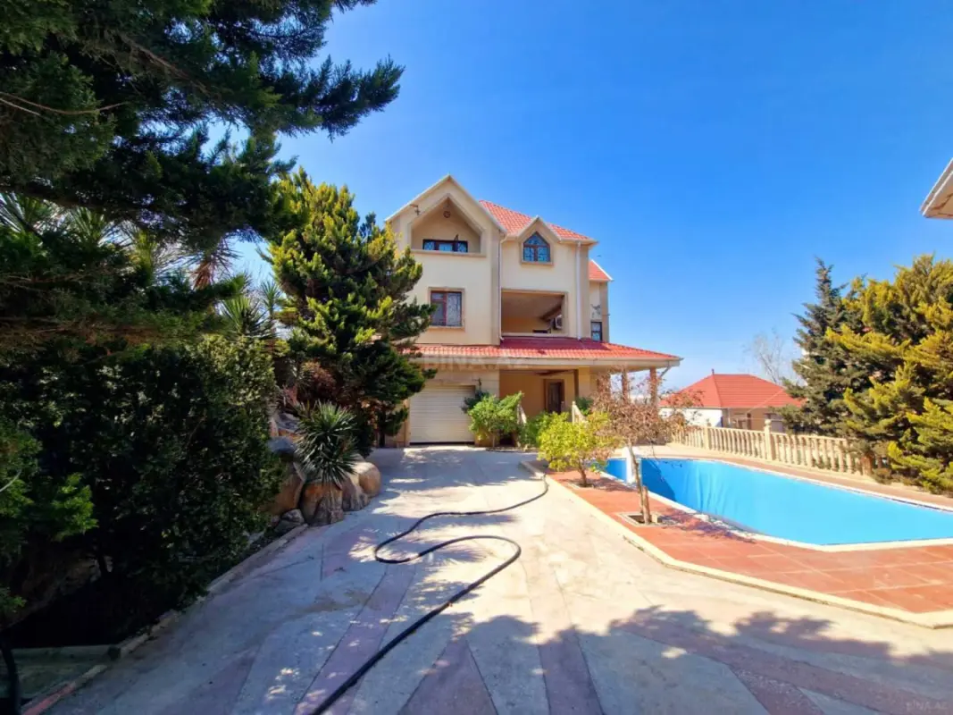 Kirayə verilir 7 otaqlı həyət evi 450 m²