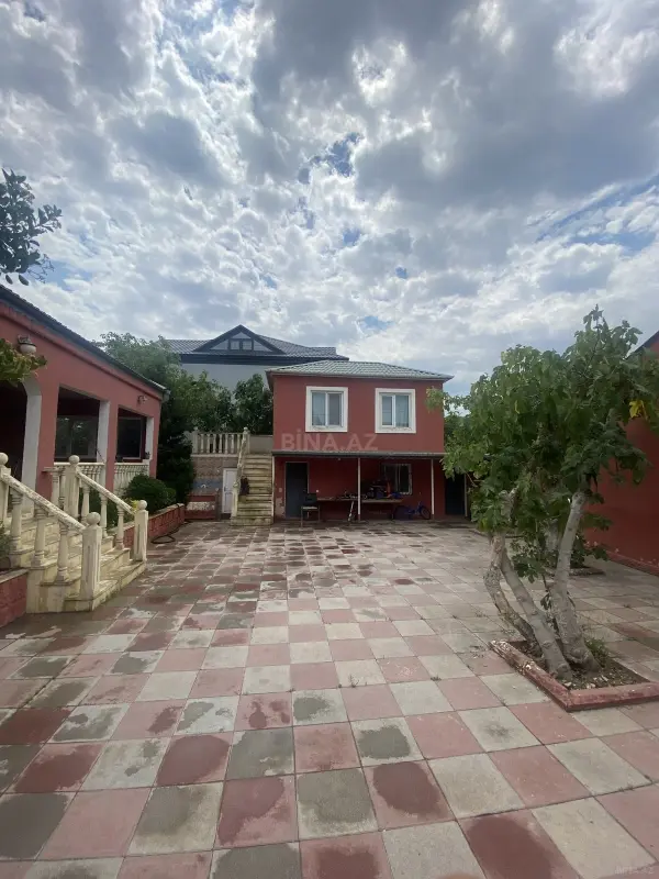 Satılır 6 otaqlı həyət evi 250 m²