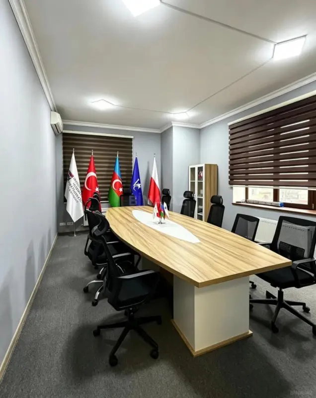 Kirayə verilir 4 otaqlı ofis 145 m²