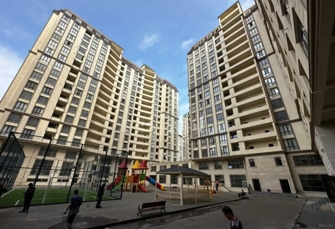 Satılır 3 otaqlı mənzil 158 m²