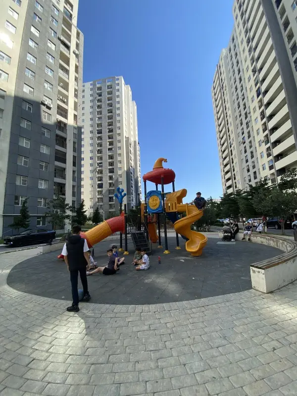 Satılır 4 otaqlı mənzil 156 m²