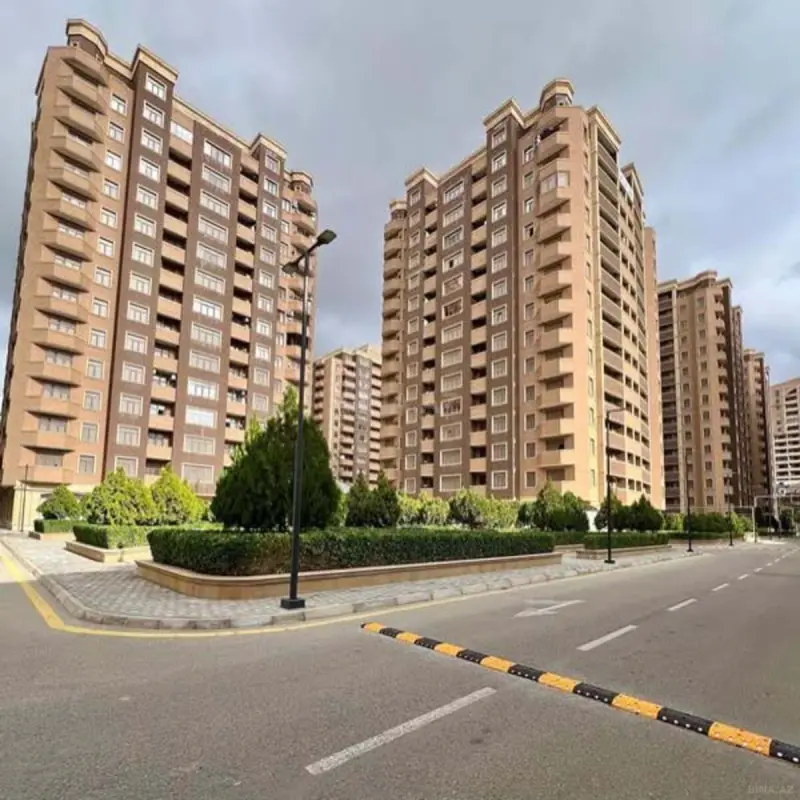 Satılır 4 otaqlı mənzil 186 m²