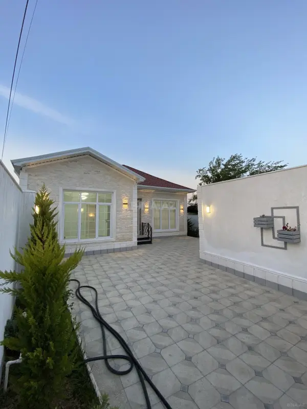 Satılır 4 otaqlı həyət evi 140 m²