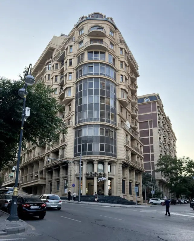 Satılır 3 otaqlı mənzil 115 m²