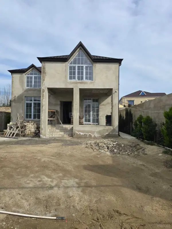 Satılır 5 otaqlı həyət evi 240 m²
