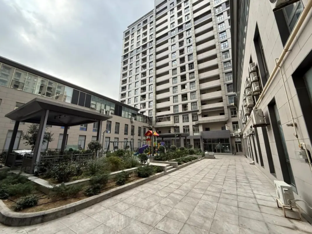 Satılır 3 otaqlı mənzil 115 m²
