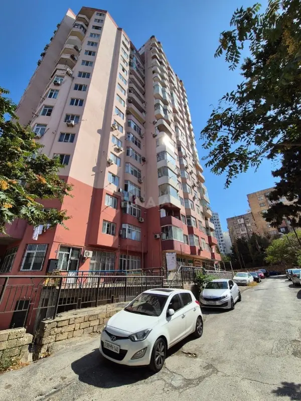 Satılır 3 otaqlı mənzil 110 m²