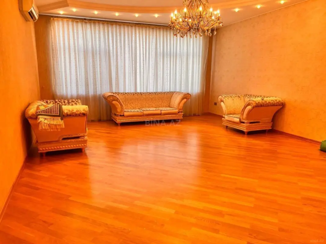Satılır 4 otaqlı mənzil 200 m²