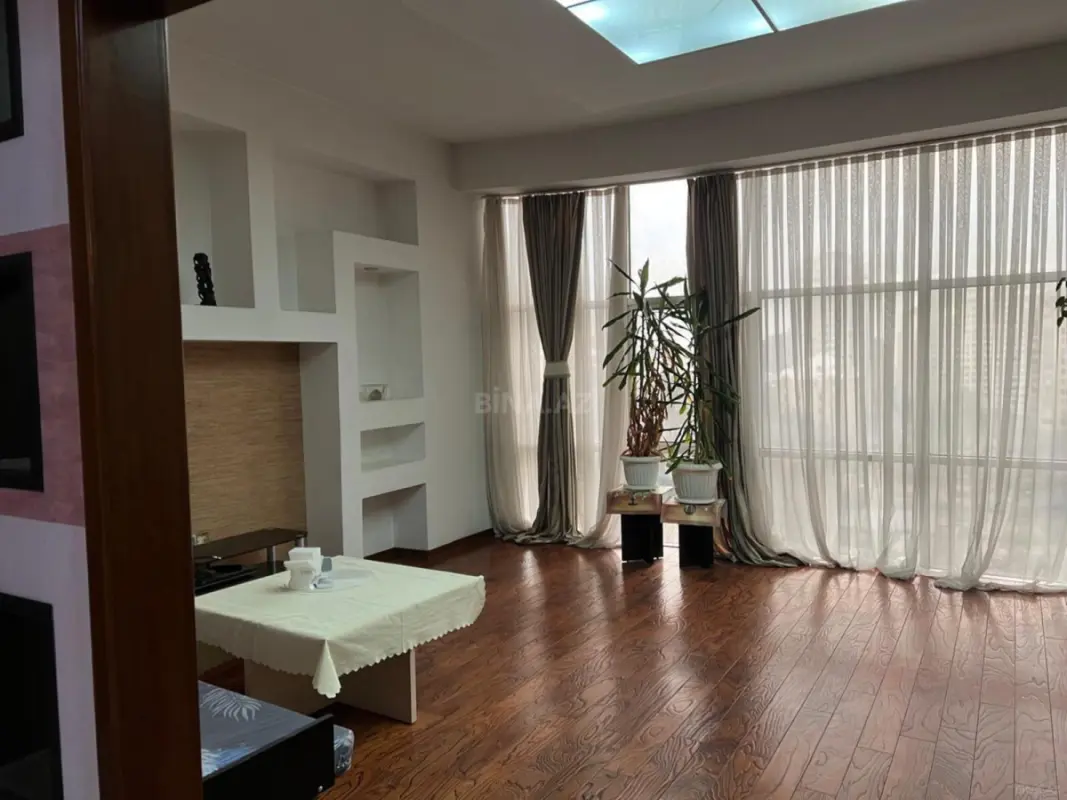 Satılır 3 otaqlı mənzil 120 m²
