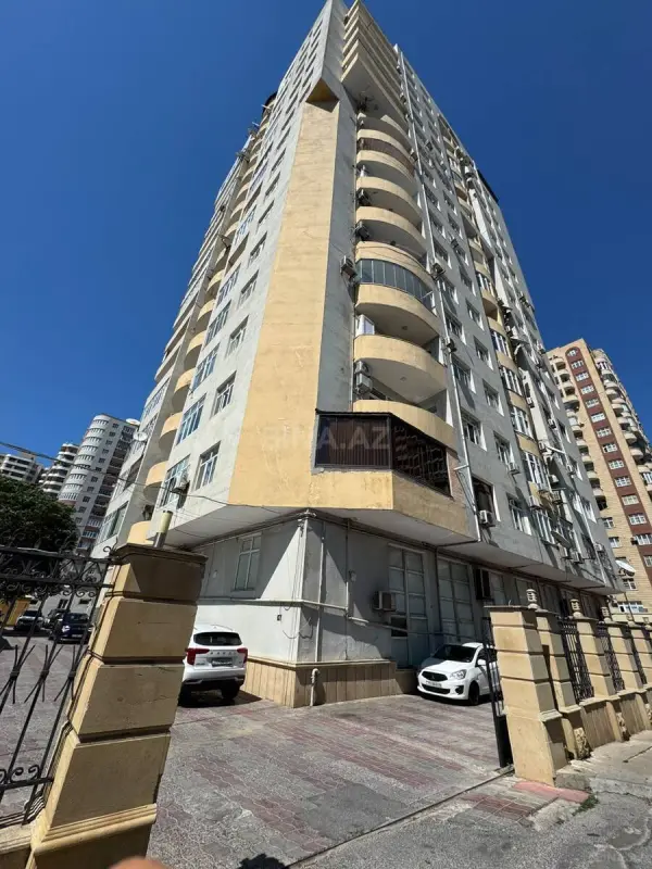 Satılır 3 otaqlı mənzil 160 m²