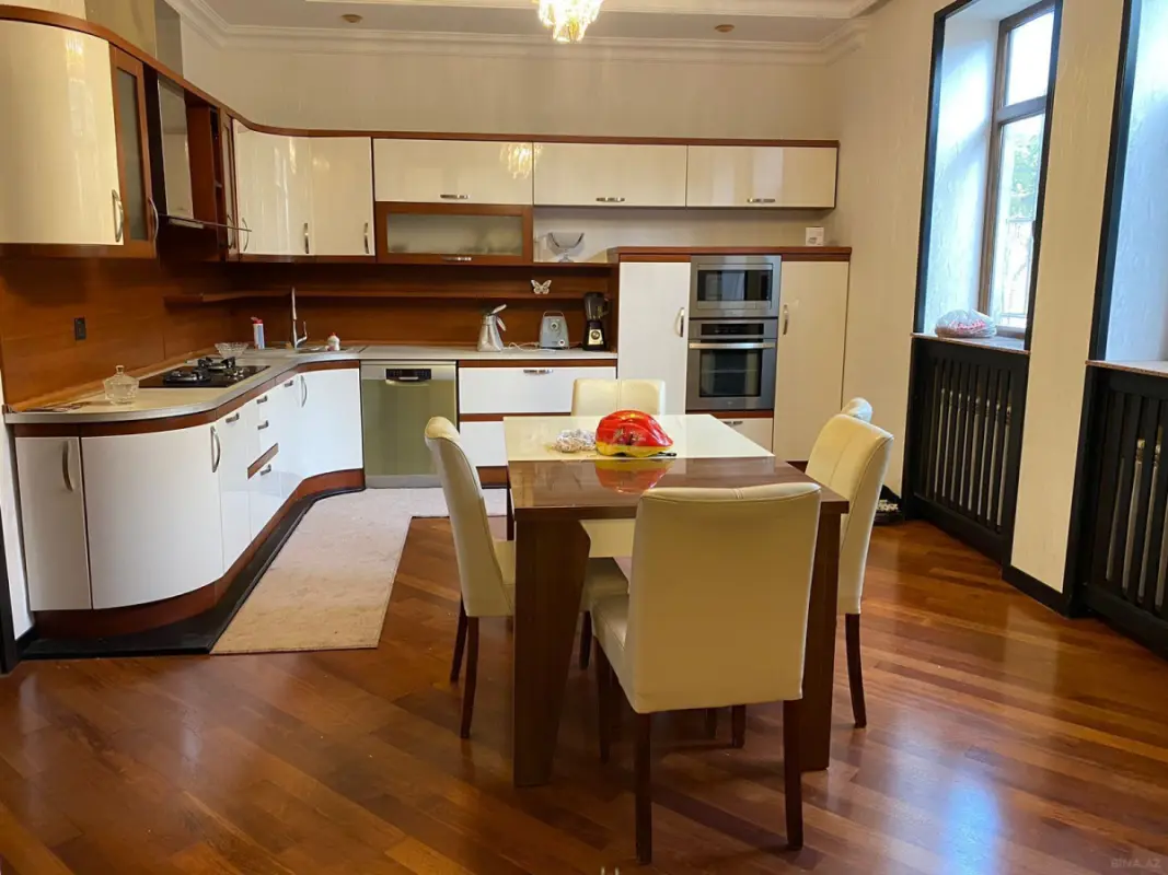 Kirayə verilir 6 otaqlı həyət evi 300 m²