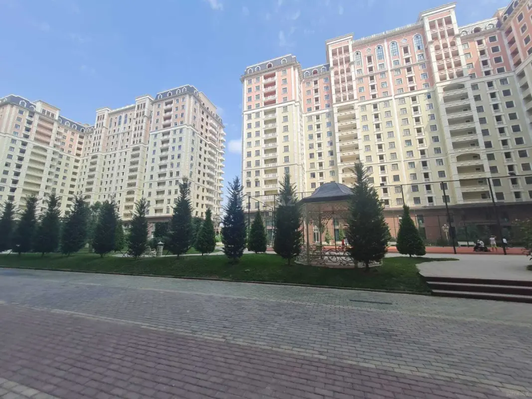Satılır 4 otaqlı mənzil 185 m²