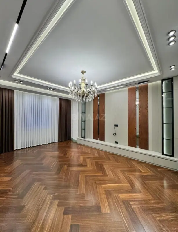 Satılır 4 otaqlı mənzil 182 m²