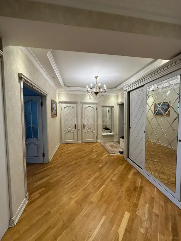 Kirayə verilir 3 otaqlı mənzil 140 m²