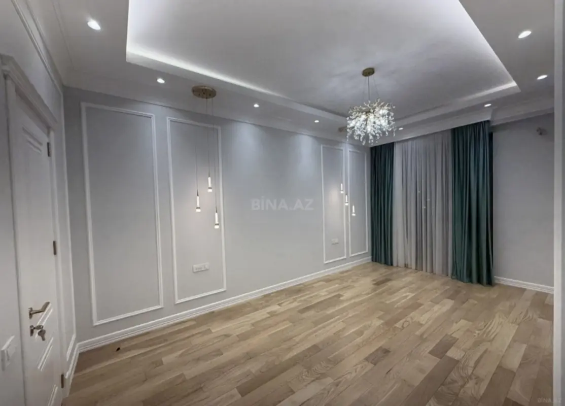 Satılır 4 otaqlı mənzil 180 m²