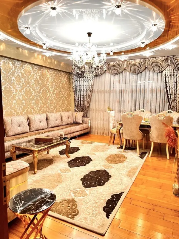Satılır 4 otaqlı mənzil 136 m²