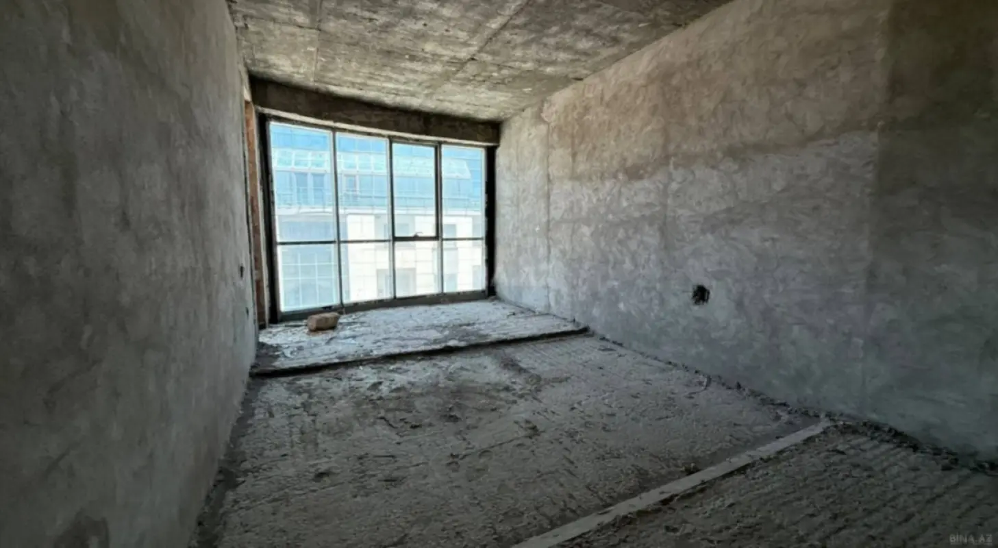 Satılır 4 otaqlı mənzil 194 m²