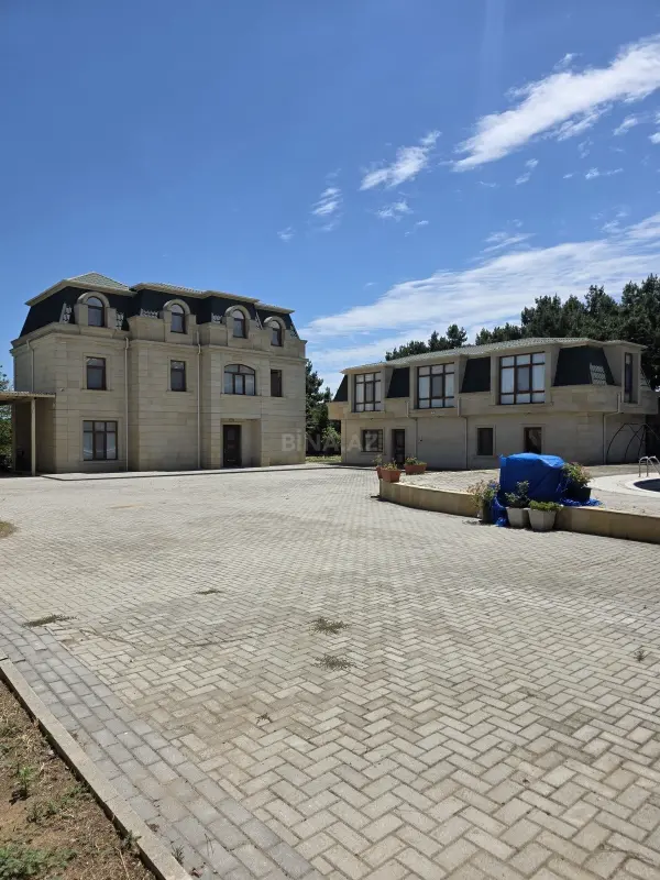 Satılır 10 otaqlı həyət evi 600 m²