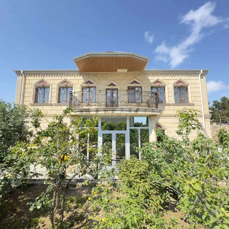 Satılır 5 otaqlı həyət evi 270 m²