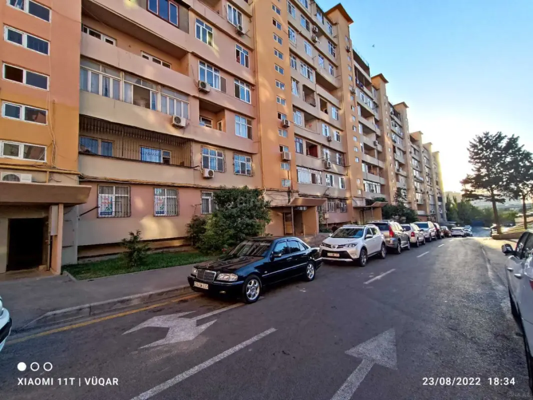 Satılır 5 otaqlı mənzil 130 m²