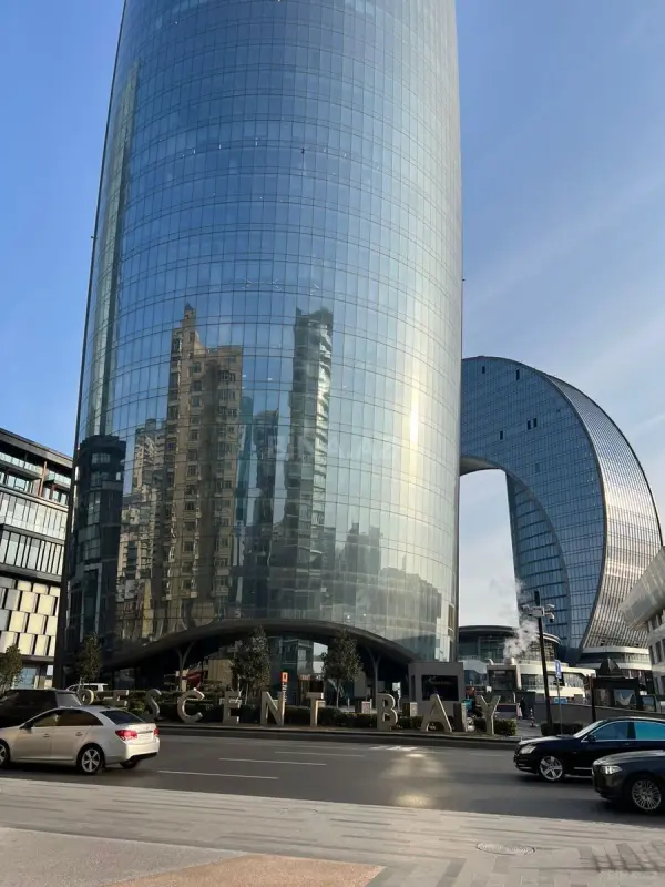Satılır 3 otaqlı mənzil 139 m²