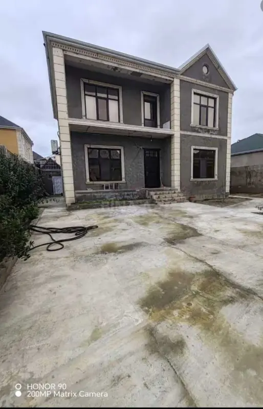 Satılır 4 otaqlı həyət evi 200 m²