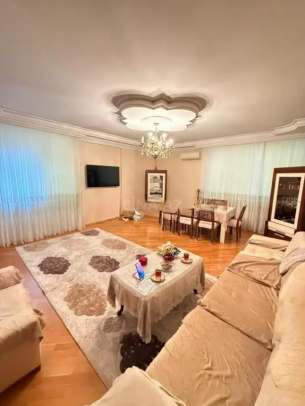 Satılır 3 otaqlı mənzil 140 m²