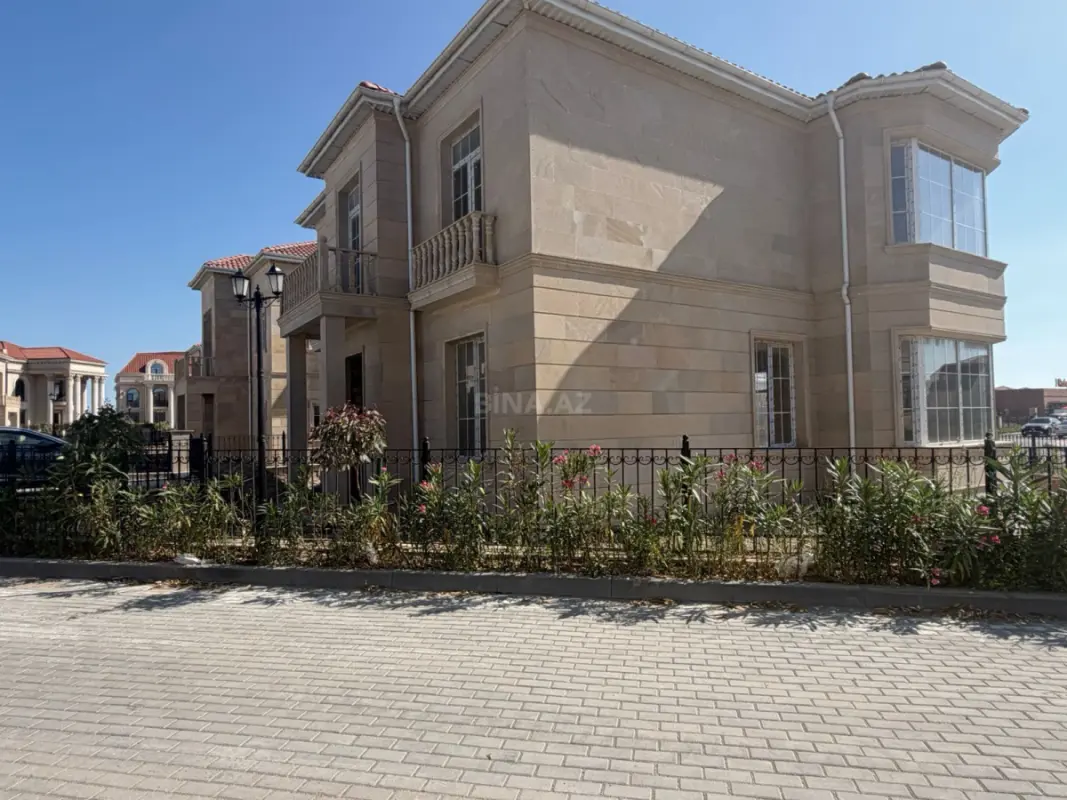 Satılır 5 otaqlı həyət evi 290 m²