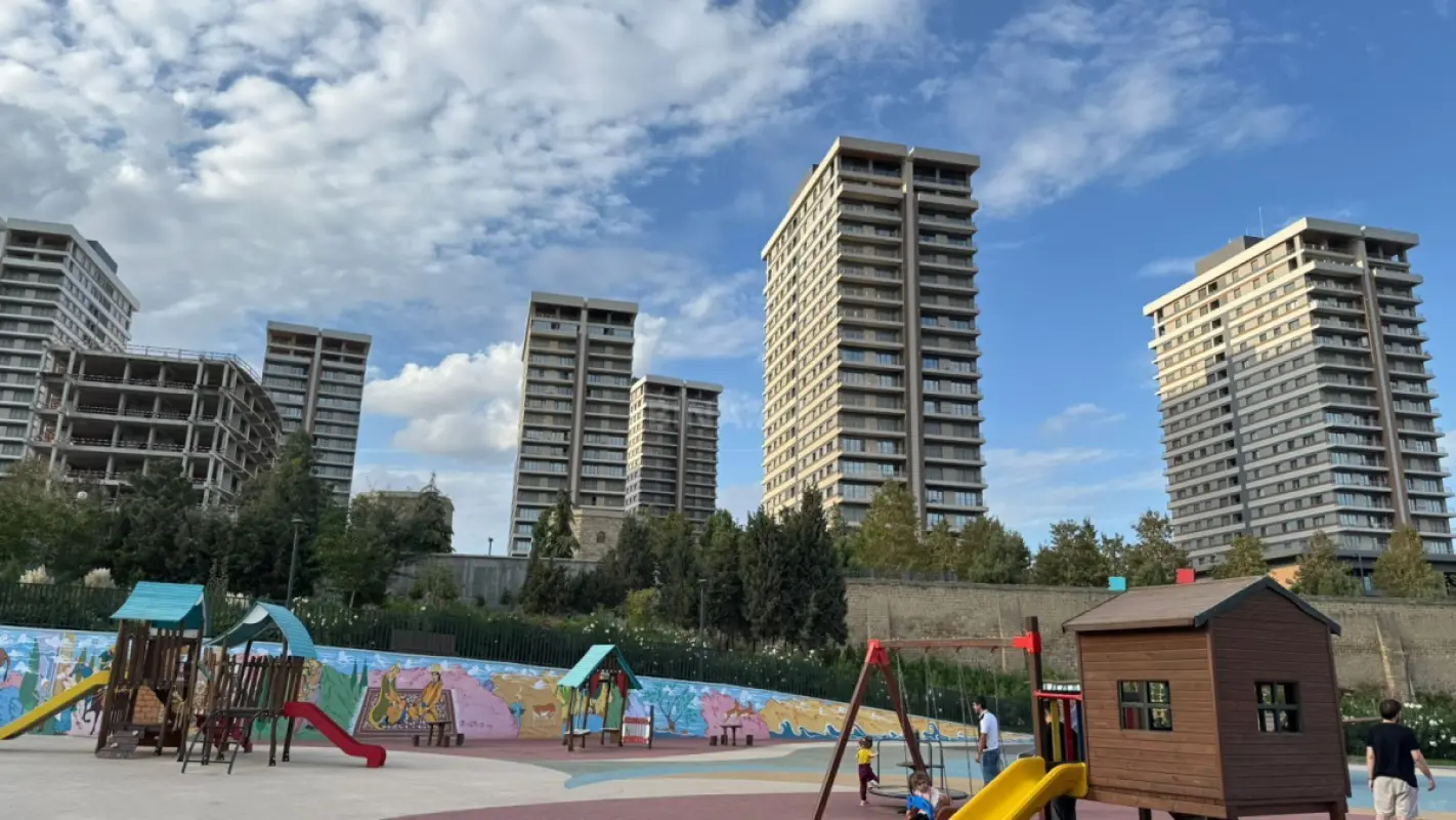 Satılır 3 otaqlı mənzil 163 m²