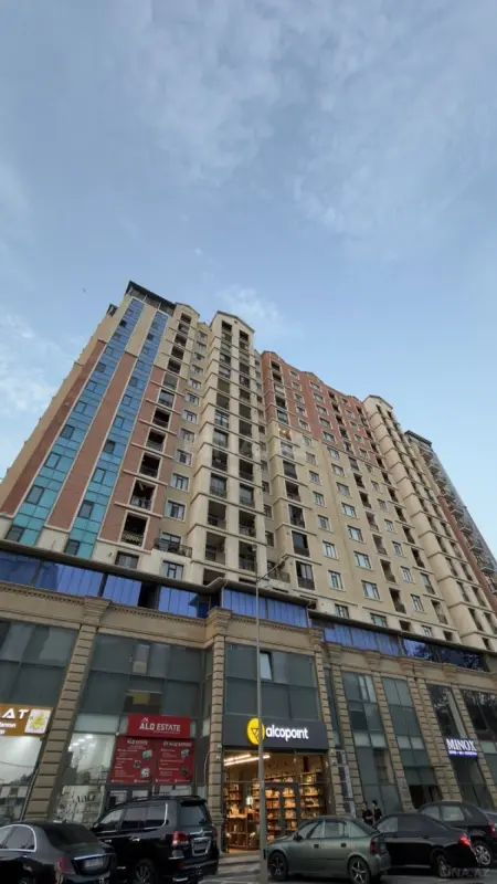 Satılır 3 otaqlı mənzil 108 m²