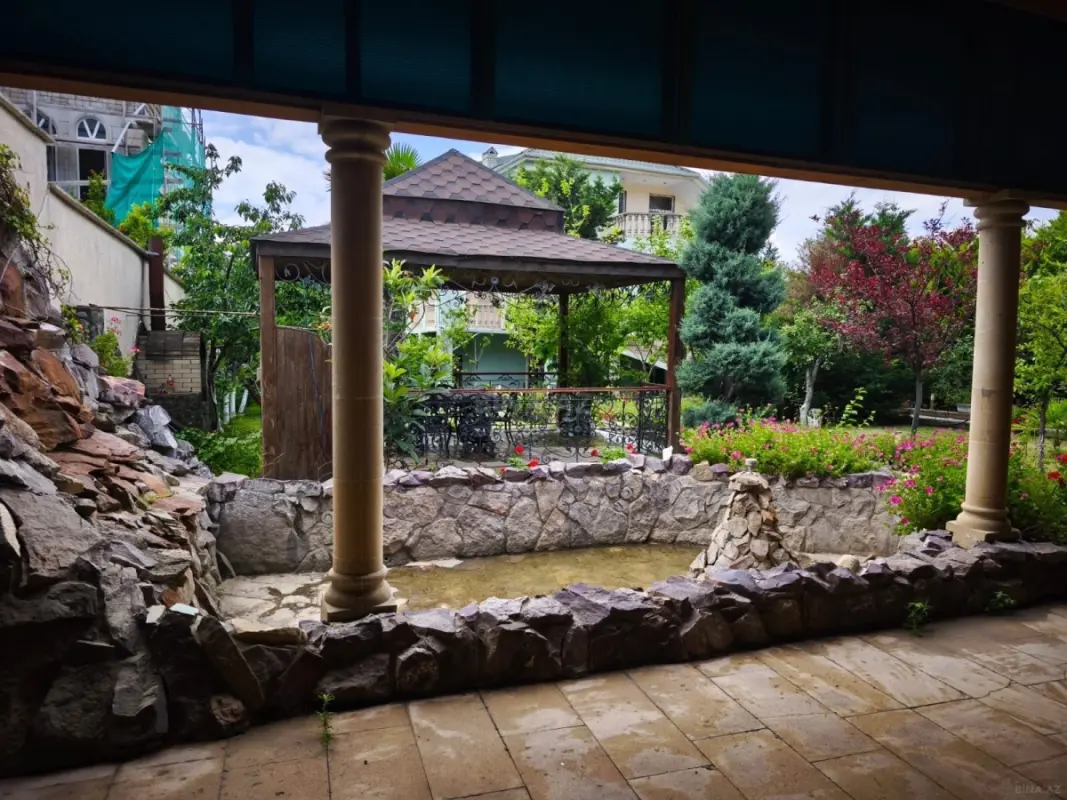 Satılır 7 otaqlı həyət evi 350 m²