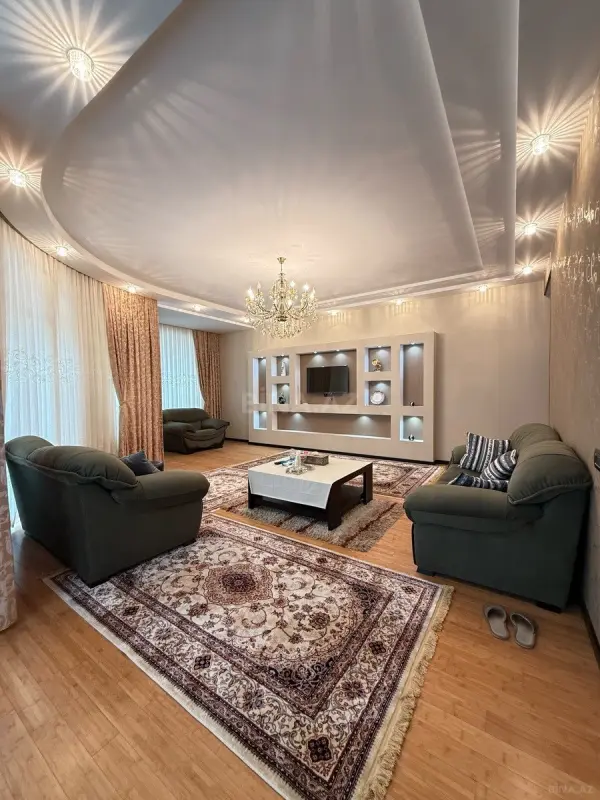 Satılır 3 otaqlı mənzil 160 m²