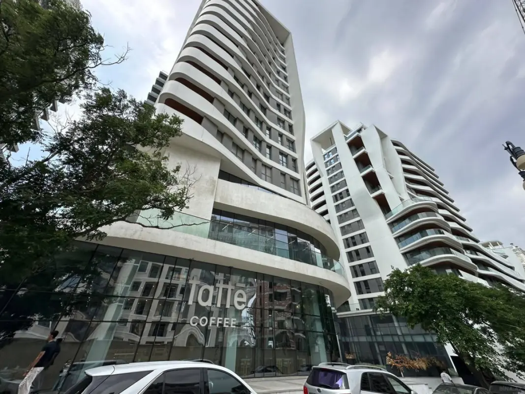 Satılır 5 otaqlı mənzil 259 m²