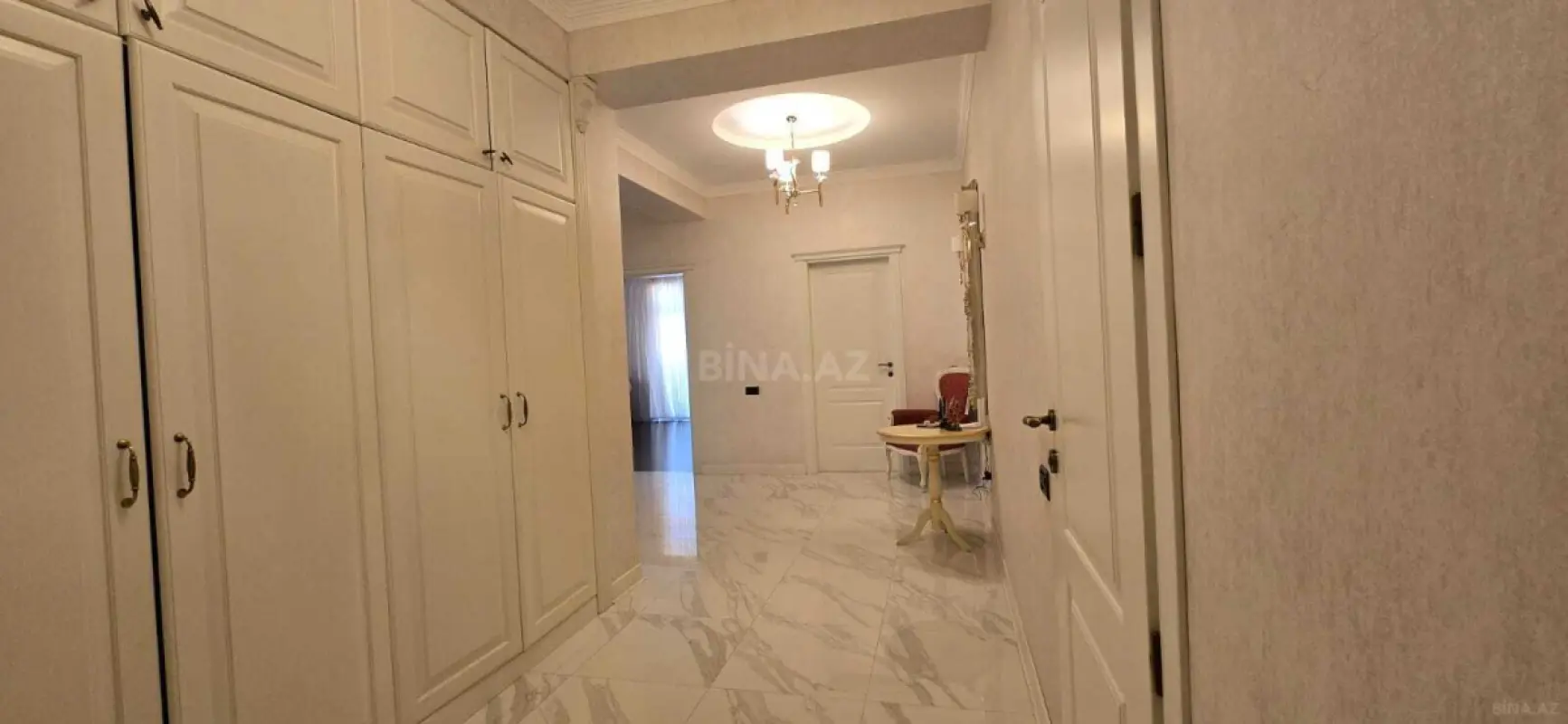Kirayə verilir 3 otaqlı mənzil 136 m²