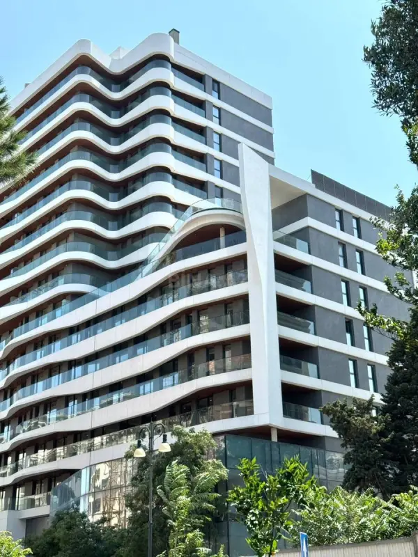 Satılır 3 otaqlı mənzil 175 m²