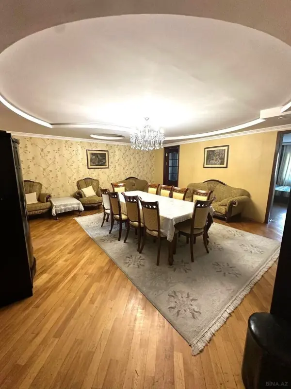 Satılır 4 otaqlı mənzil 120 m²