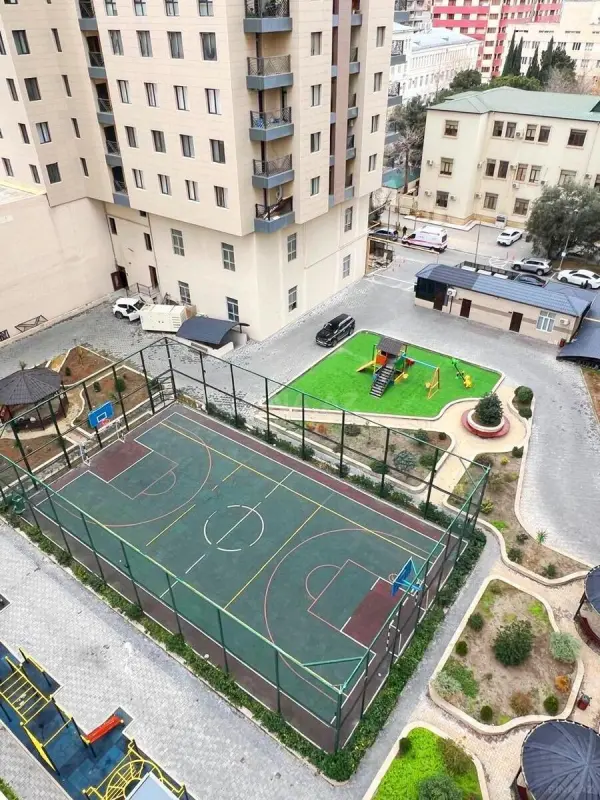 Satılır 4 otaqlı mənzil 193 m²