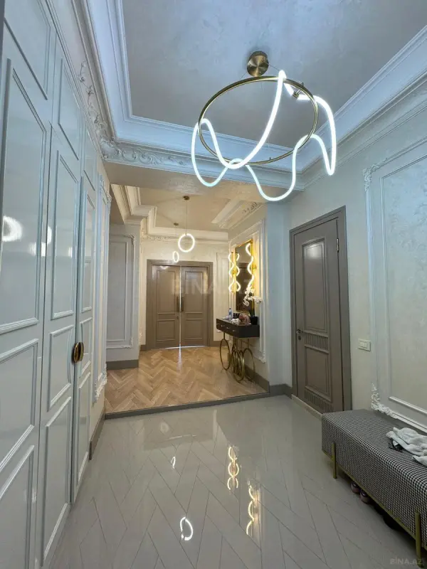 Satılır 7 otaqlı mənzil 220 m²