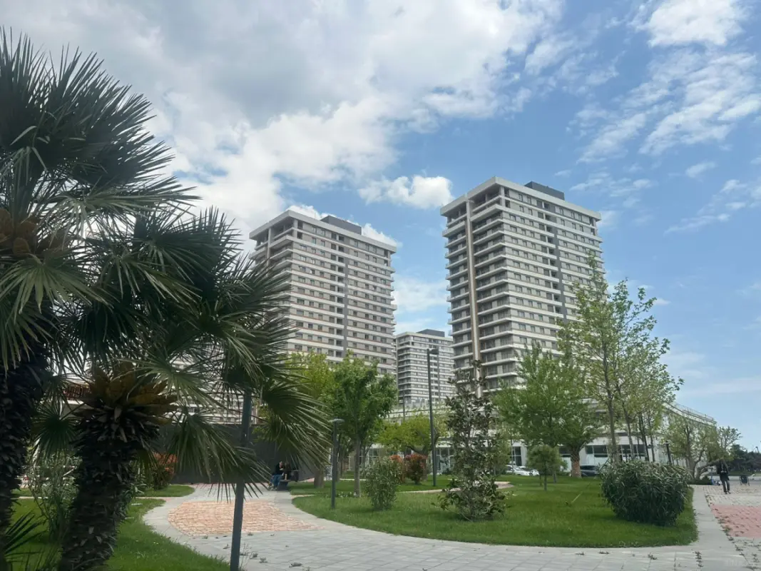 Satılır 4 otaqlı mənzil 185 m²