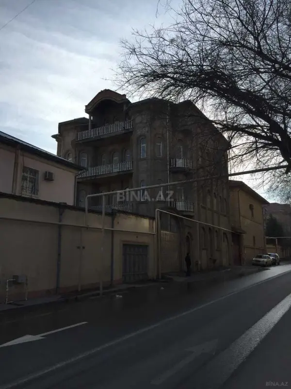 Satılır 7 otaqlı həyət evi 1300 m²