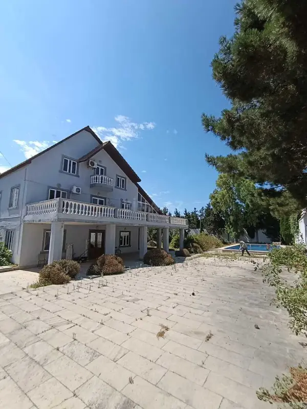 Satılır 6 otaqlı həyət evi 200 m²