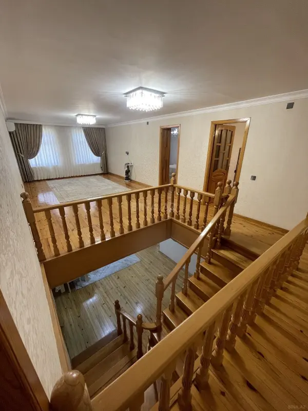 Satılır 7 otaqlı həyət evi 200 m²