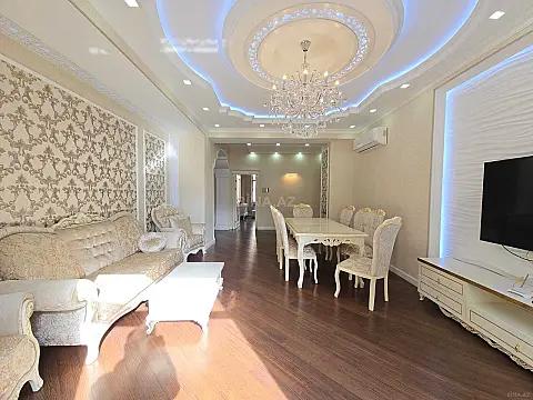 Kirayə verilir 4 otaqlı mənzil 200 m² — Bakı 4 otaq 200.00 m²