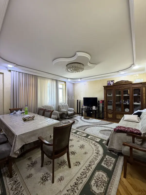 Satılır 3 otaqlı mənzil 125 m²