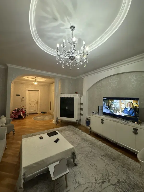 Satılır 3 otaqlı mənzil 125 m²