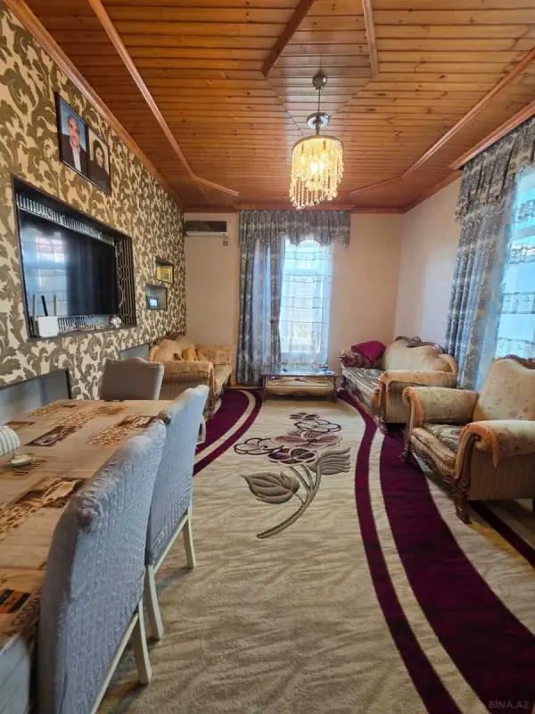 Satılır 5 otaqlı həyət evi 180 m²